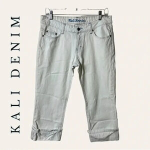 0793. KALI DENIM WHITE DENIM JEAN CAPRIS SIZE 7/8(JUNIORS) CUFFED‎ BOTTOMS